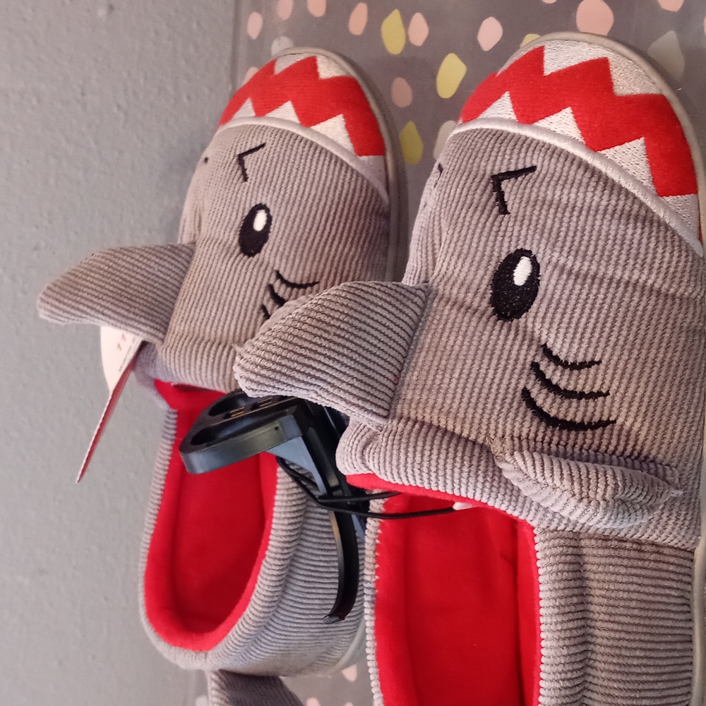 Wonder Nation Grey Kids Shark Slippers Size 11-12 - Picture 10 of 10
